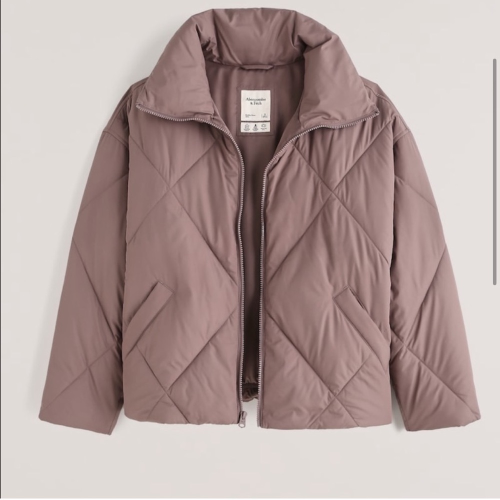 NWOT Abercrombie Oversized Diamond Stitched Puffer Jacket